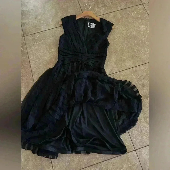 Tadashi Black Chiffon Silk Pleated Dress V Neck 10 vintage - Picture 9 of 9